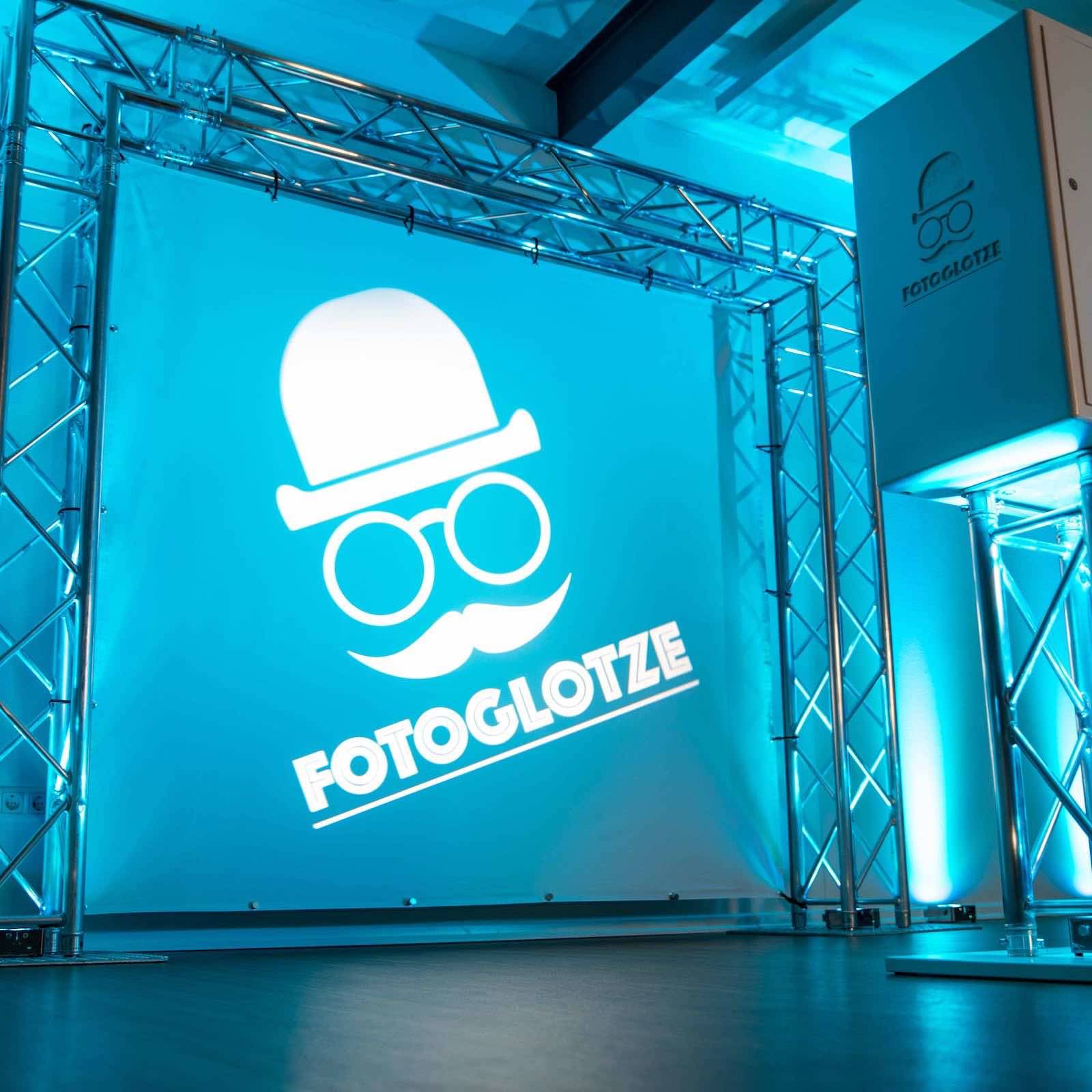 Fotobox | Hamburg | Fotokiste | Hochzeit | Fotoautomat | Firmenfeier | Photobooth | Abiball | Fotoglotze | Buchen | Mieten | Anfragen | Hamburgfeiert