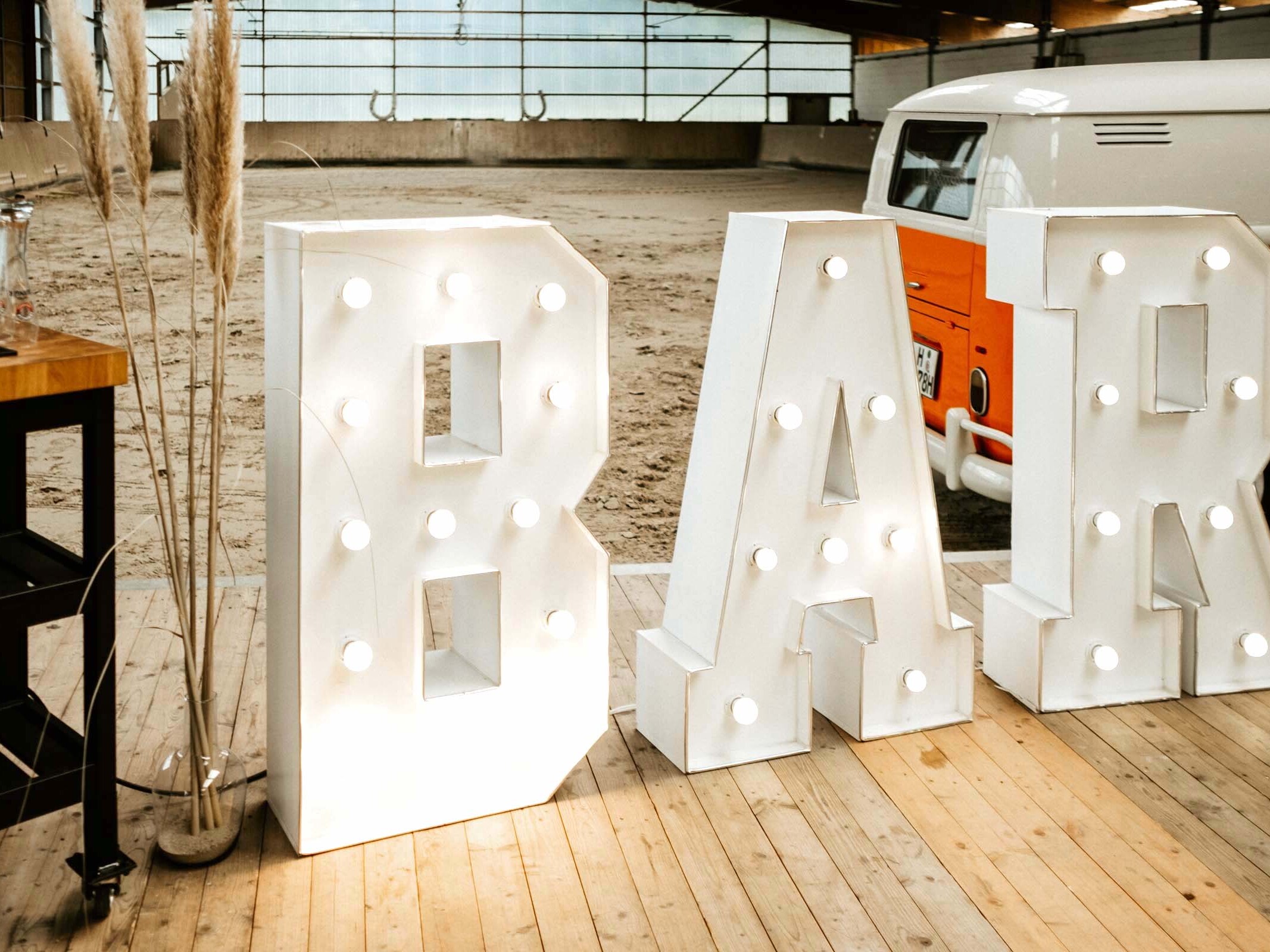 Mobiles | Barcatering | Hamburg | Messe | Hochzeit | Event | Leuchtbuchstaben | Bulli | Bar | Barkeeper | Aperitif | Wein | Cocktails | Empfang | Barformat | Hamburgfeiert