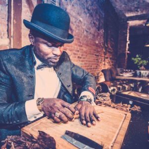 Zigarrendreher | Hamburg | Zigarren | Drehen | Zigarrenroller | Zigarrenrollerin | Zigarrendreherin | Mieten | Anfragen | Trocadero | Handgemacht | Zigarren | Robusto | Corona | Churchill | Torpedo | Banderole | Tabak | Cuba